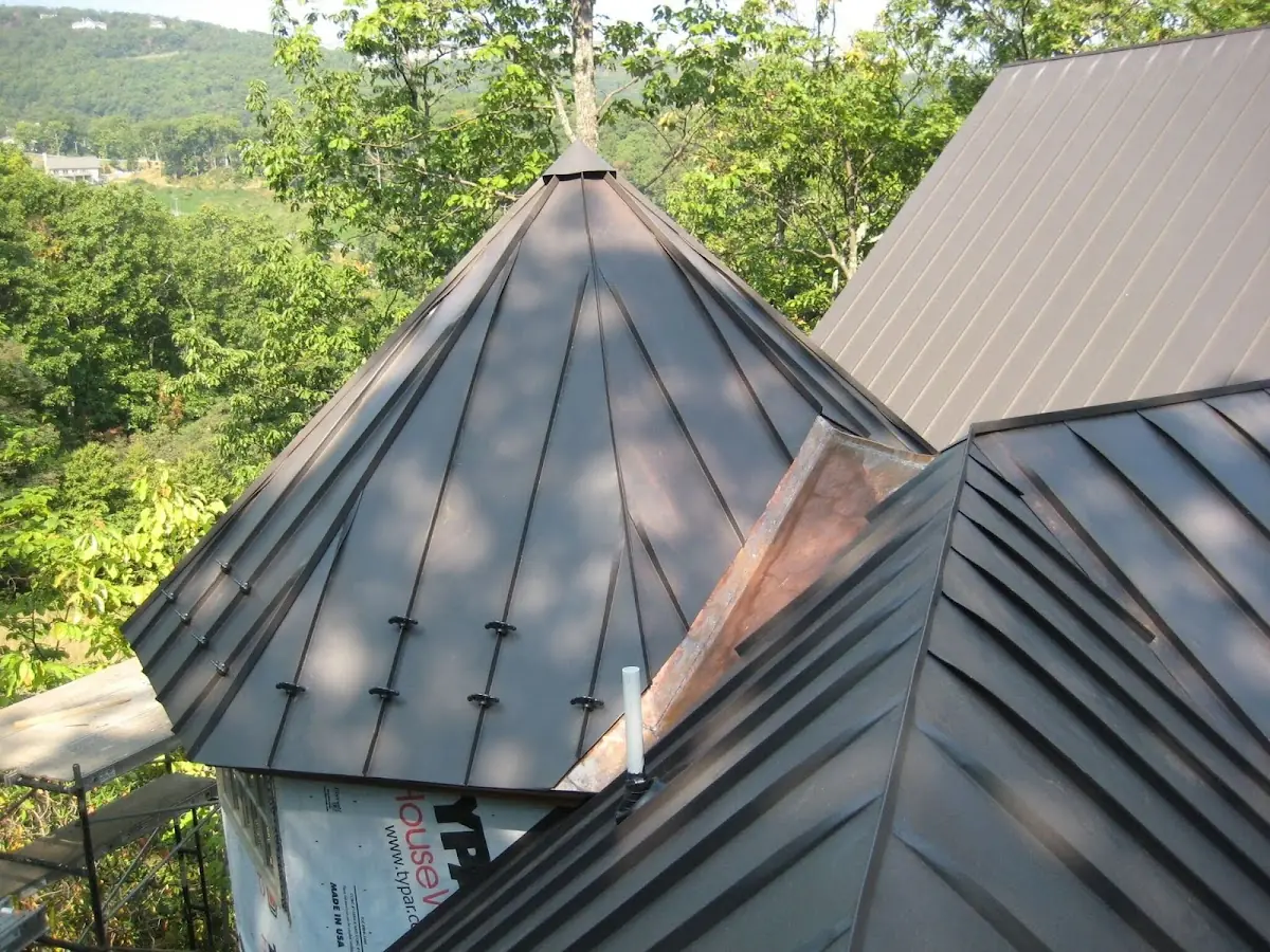 Professional Roof Tarp Installation by Craftsman Roofing in Quaker Hill